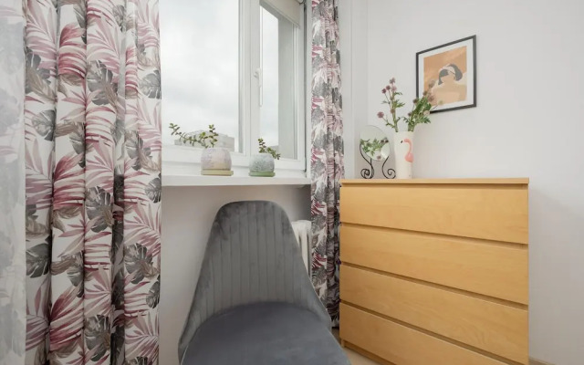 City Flowers Apartment Warsaw by Renters