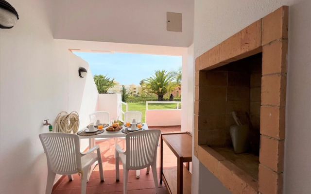 Vilamoura Typical 1 With Pool by Homing