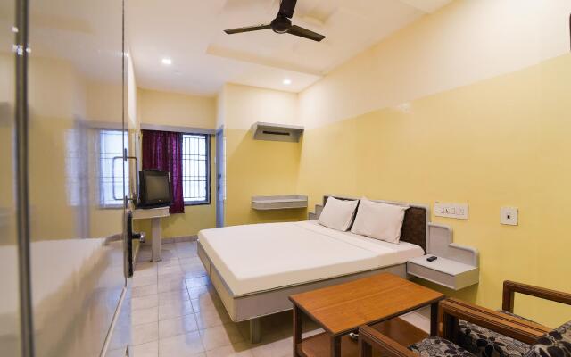 SPOT ON 41643 Karthik International