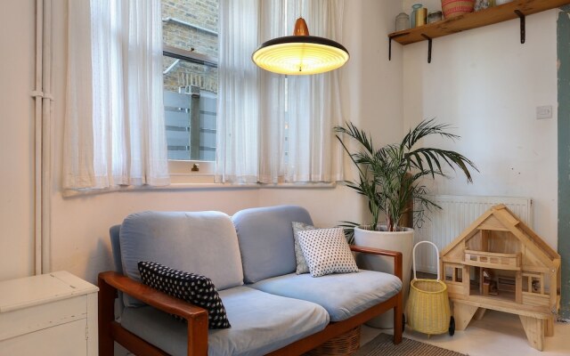 3 Bedroom Home in East London Accommodates 7