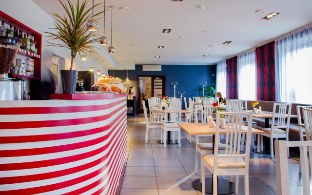 Tia Hotel