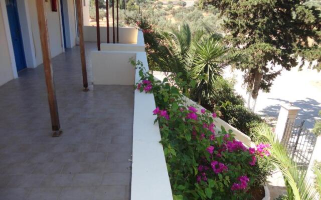 Lianos Hotel & Apartments