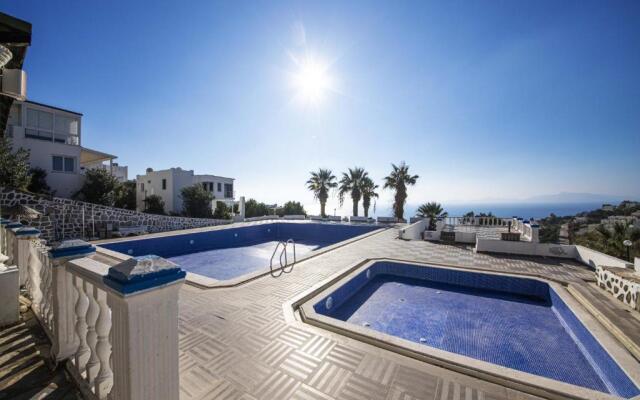 Flat With Sea View Pool and Terrace in Bodrum