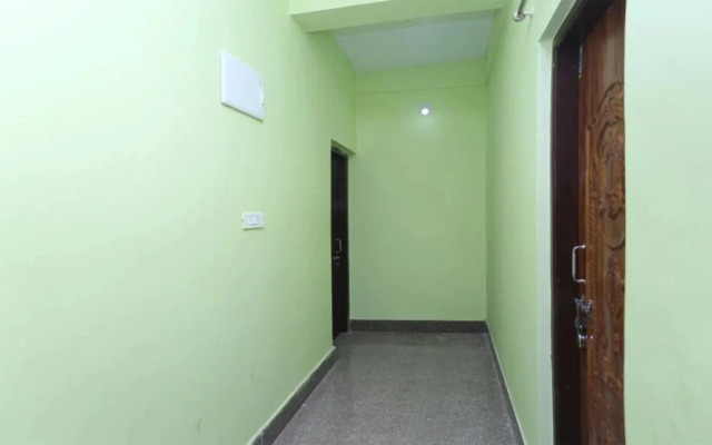 OYO 18355 Hotel Moonlight
