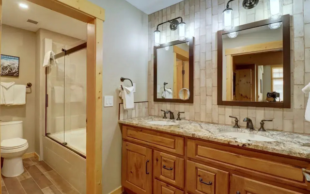 Amazing Condo in Heart of Center Village - TX304 by RedAwning