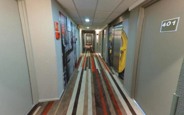 Отель Mermoz Paris Le Bourget