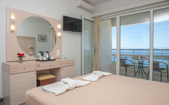 Alexandros Hotel 