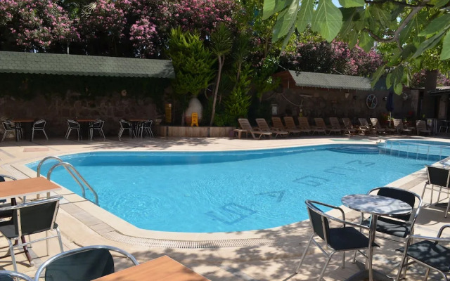 Megas Hotel