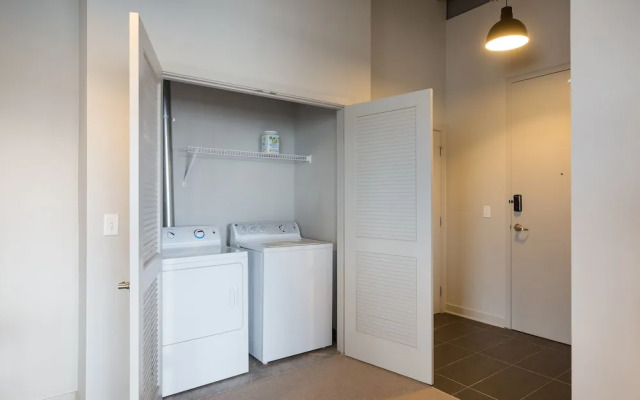 Spacious 1BR with Free Parking | Zen@Boss