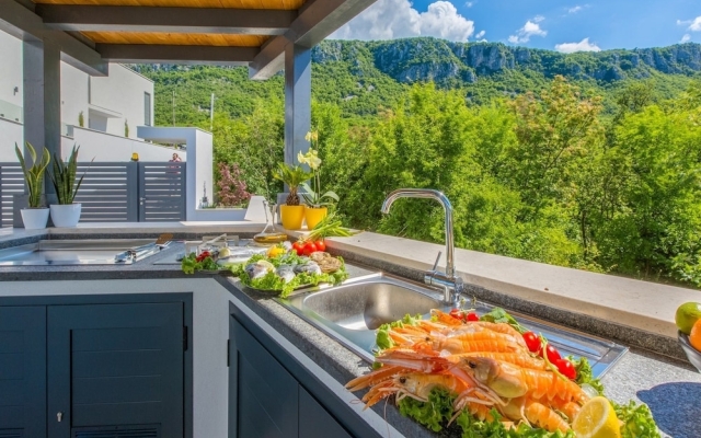 Luxurious Holiday Home in Grizane With Swimming Pool