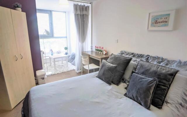 Large 3 Bedrooms in Liverpool City Centre, Free Parking