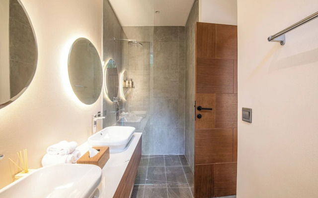 Exquisite 5br Villa, 400m to the Beach