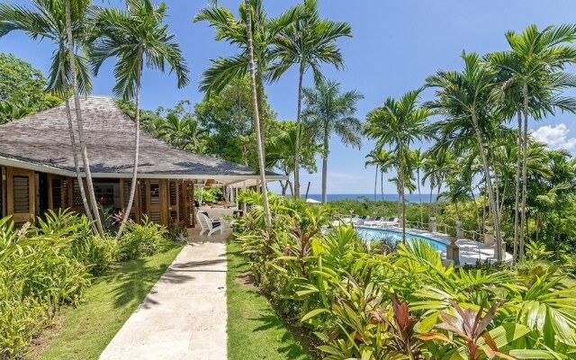 Staffed Round Hill Membership Van/driver 5 Bedroom Villa