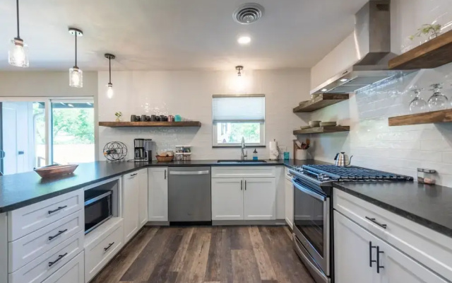 Zander Haus 3 Bedroom Home by RedAwning