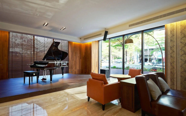 La Maison Hotel