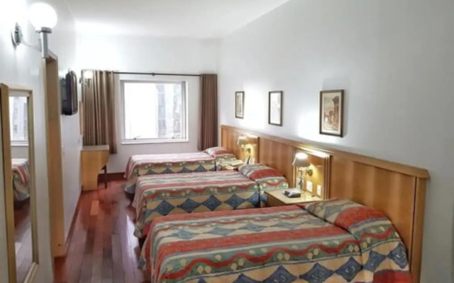 Ritz Plaza Hotel
