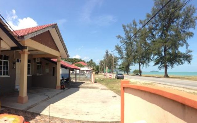 Anggun Beach Guest House Dungun
