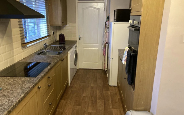 Spacious Detached Bungalow With Ample Parking