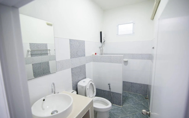 Lamphurai Riverside Resort and Spa