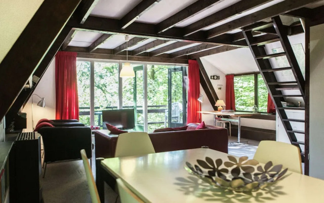 Quaint Chalet in Petithan With Roofed Pool
