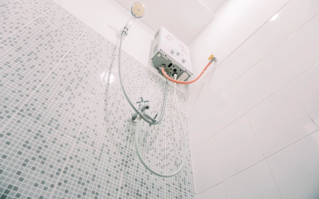 Homey And Warm 1Br At Sentraland Cengkareng Apartment