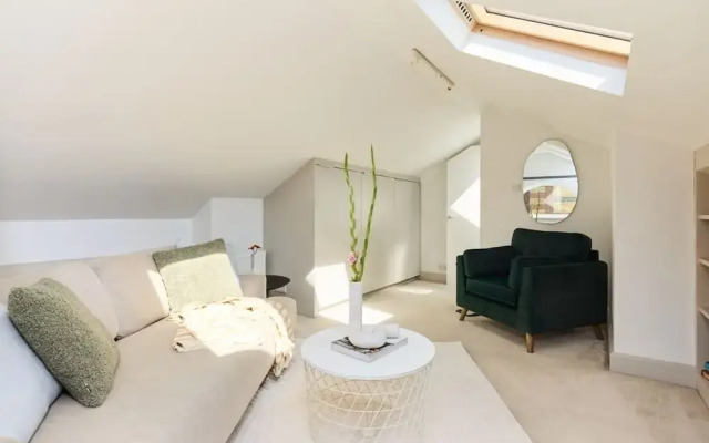 The Brunswick Retreat - Warm 3bdr Flat With Balcony