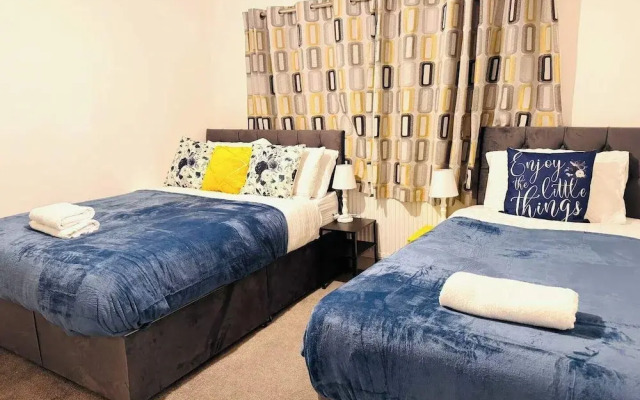 Modern Easedale House - 3 Bed House in Hornchurch