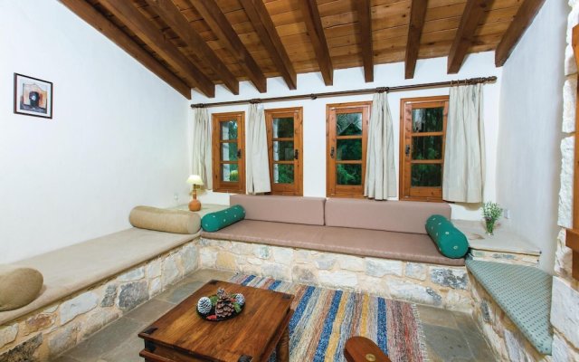 Beautiful Home in Miliou Paphos with Hot Tub, Sauna & 3 Bedrooms