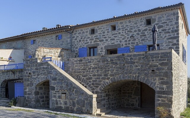 Mas de Guilhaumon côté hameau