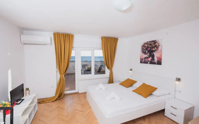 Apartments by the Sea Semy