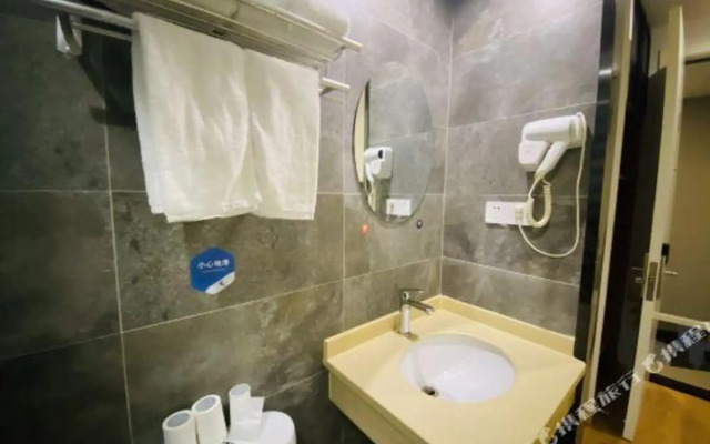 Shanghai Hongqiao International Exhibition Center  99 Xinbiao Selected Hotel
