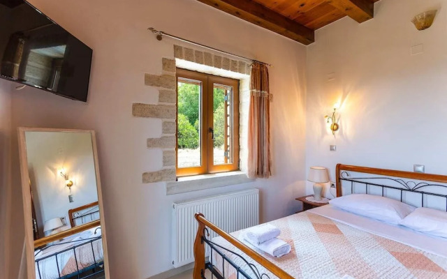 Peacefull Stone-Built Villa