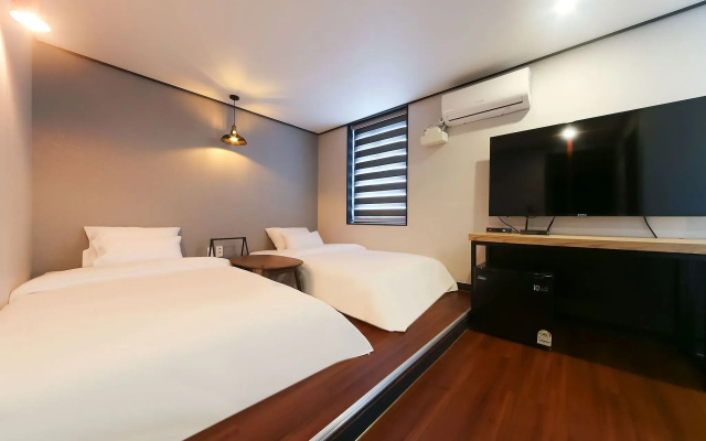 Changwon Bongok-dong Fine Avenue Hotel