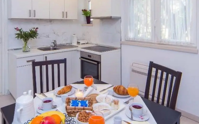 4B Apartments