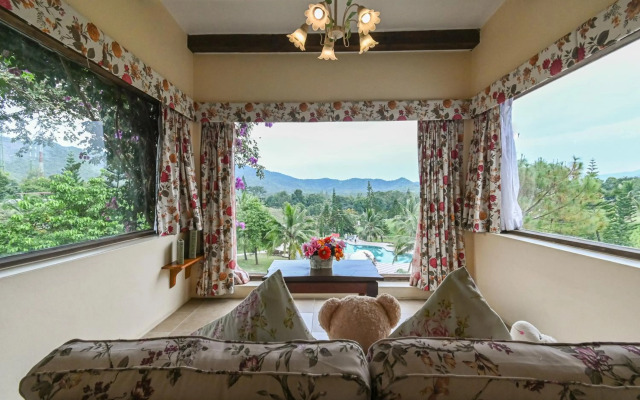 Swiss Valley Hip Resort