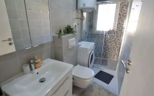 Warm and Welcoming Apartment With Balcony