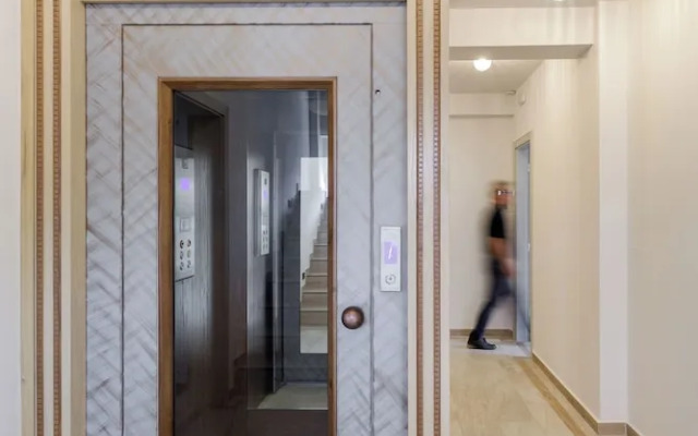 Meydani Suites