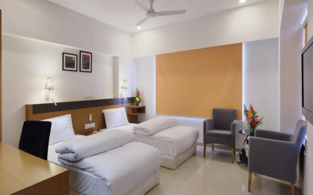 Hi5 Hotel & Experience