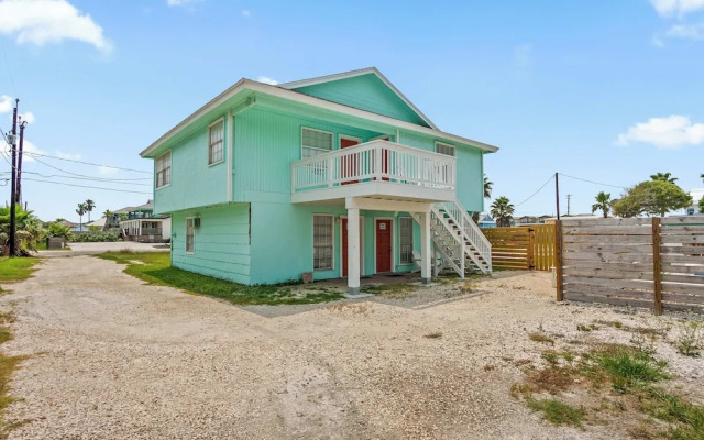 Tranquil Turquoise: Pet Friendly