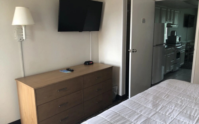 Beachcomber Beachfront Hotel, a By The Sea Resort