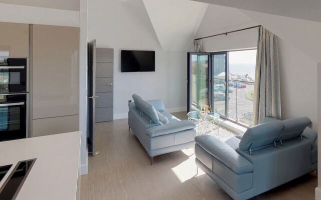 14 Waterstone House, Penthouse, Tenby