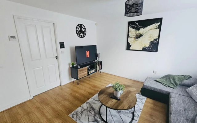 Stylish 3 Bed Home Parking City centre