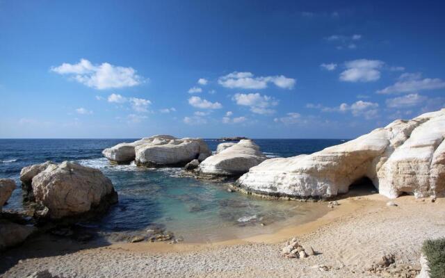 Seafront 5 Bedroom Villa Paradise in Sea Caves