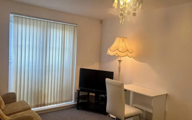2 Bed Wolverhampton Apartment-sleeps 5
