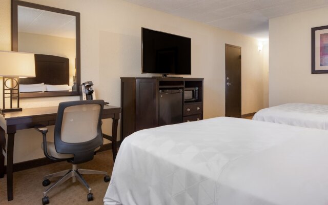 Holiday Inn Hotel & Suites Charleston West