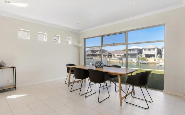 Deluxe Living in Mariners Cove