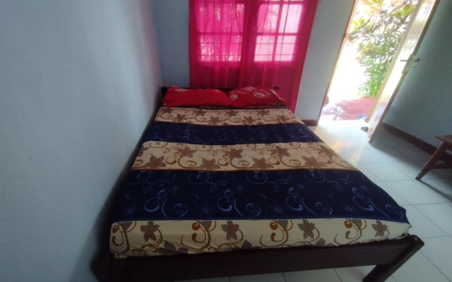 Hotel O Dannis Homestay Near Musholla Al Istiqomah Terawangan – Guest Rooms – Kecamatan Montong Gading