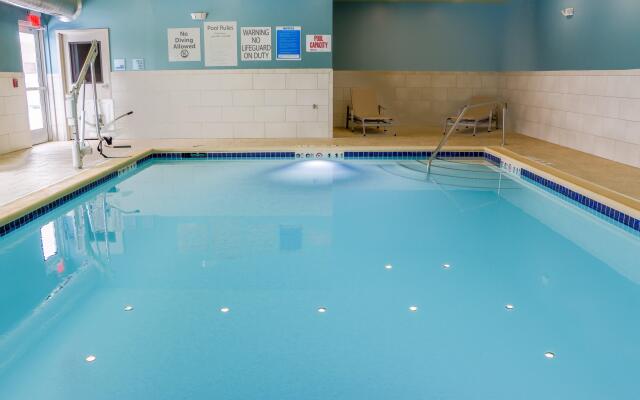 Holiday Inn Express & Suites Detroit Northwest - Livonia by IHG