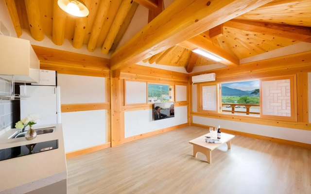 Gyeongju Yongjang Hanok Pension