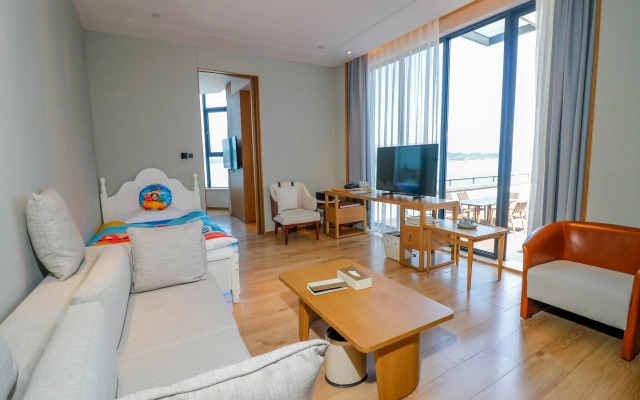 voco Thousand Island Lake by IHG